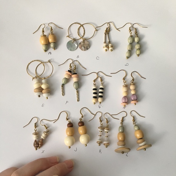 ASSORTED EARRINGS A - L - Picture 9 of 9